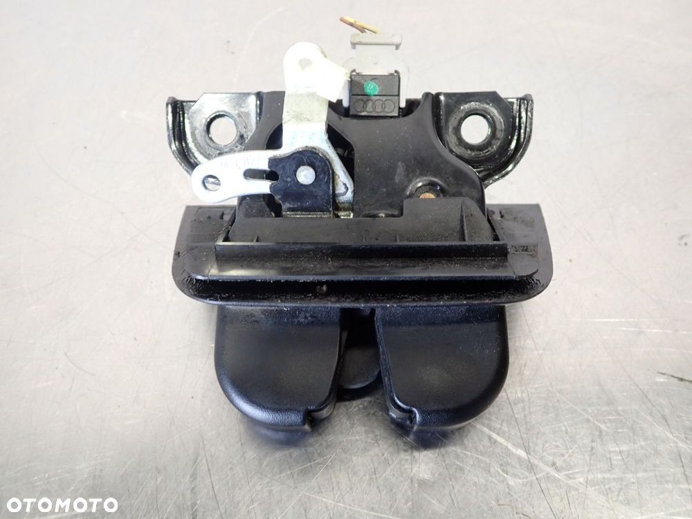 ZAMEK KLAPY BAGAŻNIKA AUDI A3 8P 8P3827520A - 2