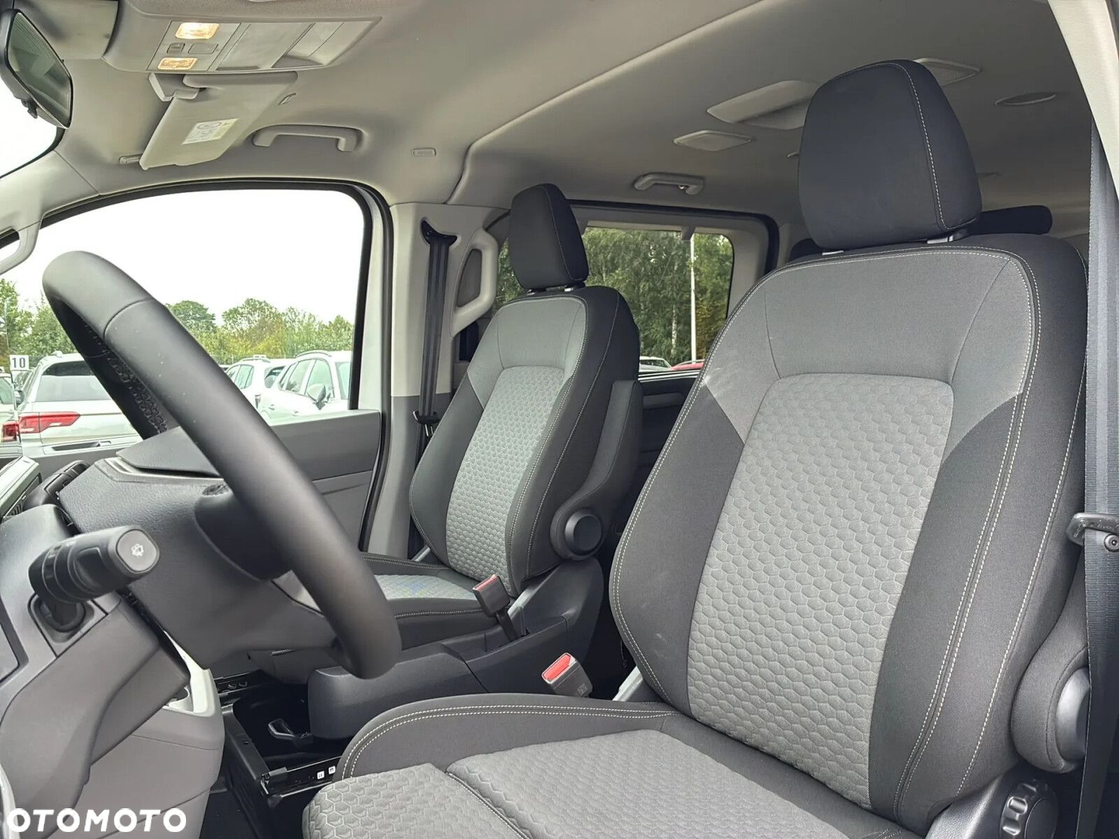 Volkswagen Caravelle - 13
