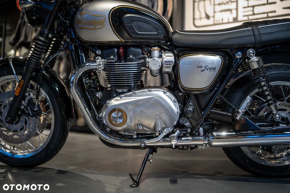 Triumph Bonneville - 33