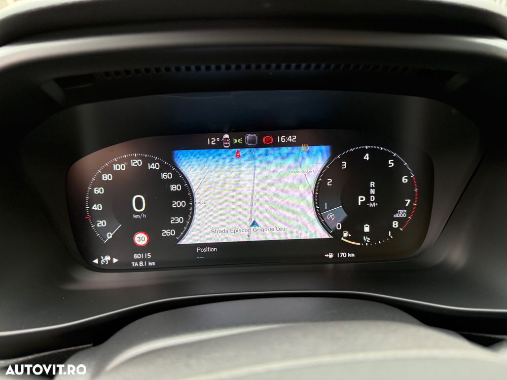 Volvo XC 40 B4 AT8 Mild Hybrid Momentum Pro - 22