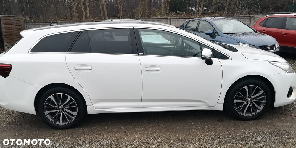 Toyota Avensis 2.0 D-4D Premium - 5