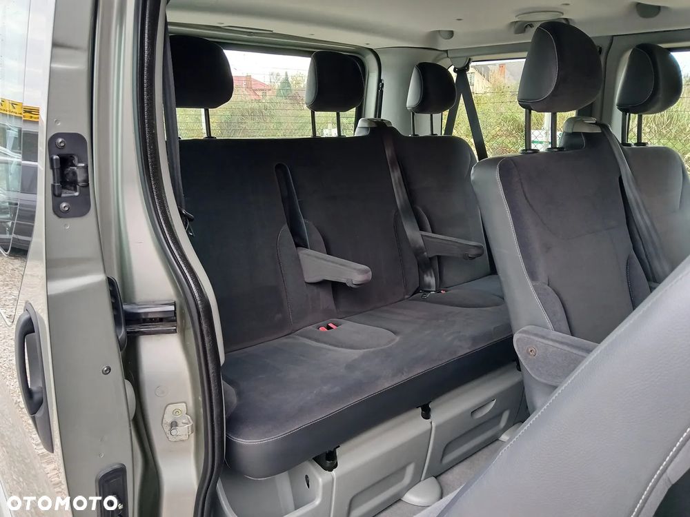 Renault Trafic 2.0 dCi 115 FAP Passenger Black Edition - 16