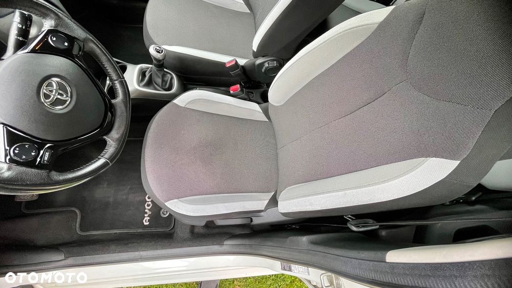 Toyota Aygo x-play - 19