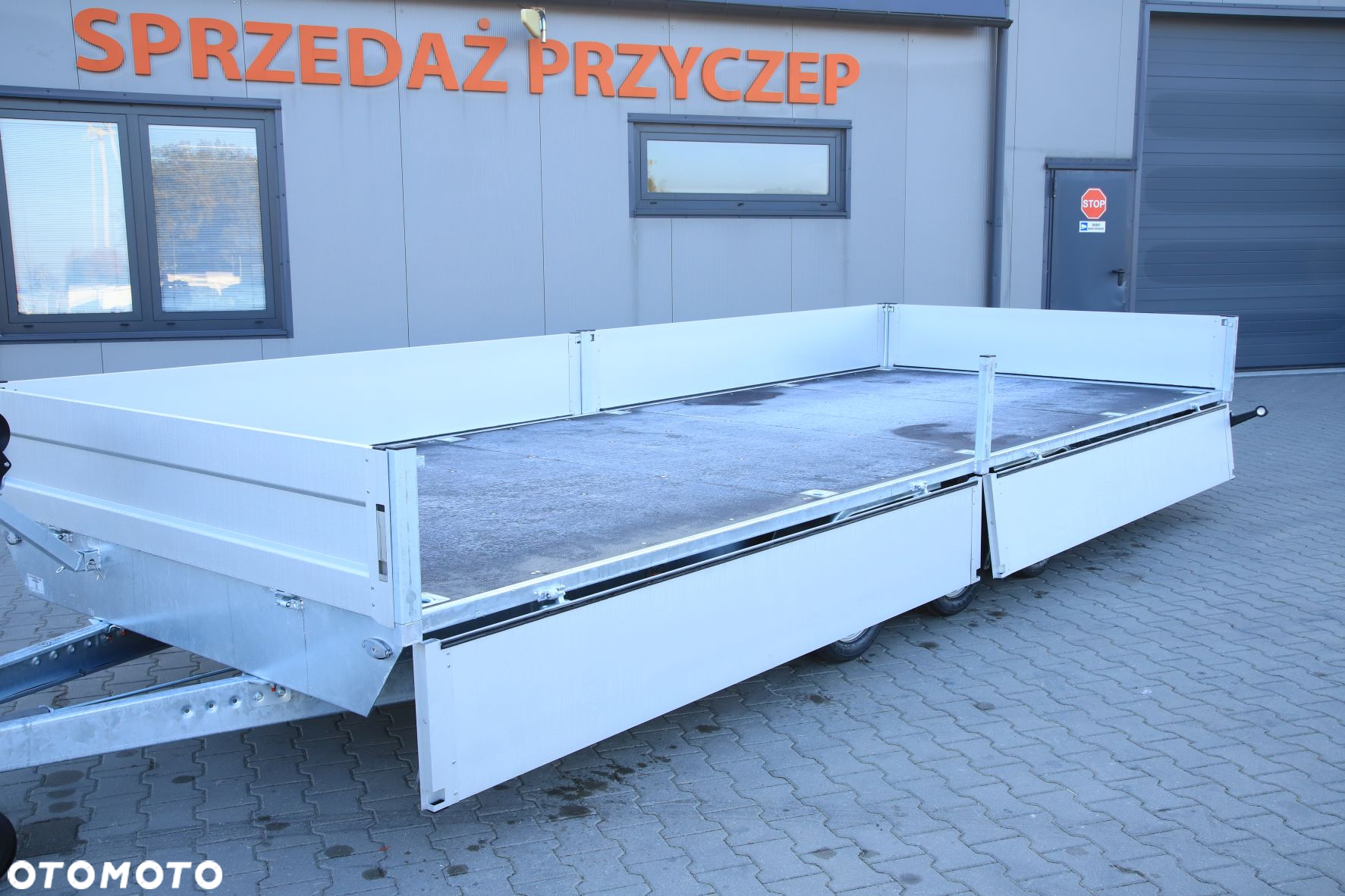 Niewiadów Boss 5.5 x 2.1 burty aluminiowe 3 osie po 1350kg koła 195R13C - 12