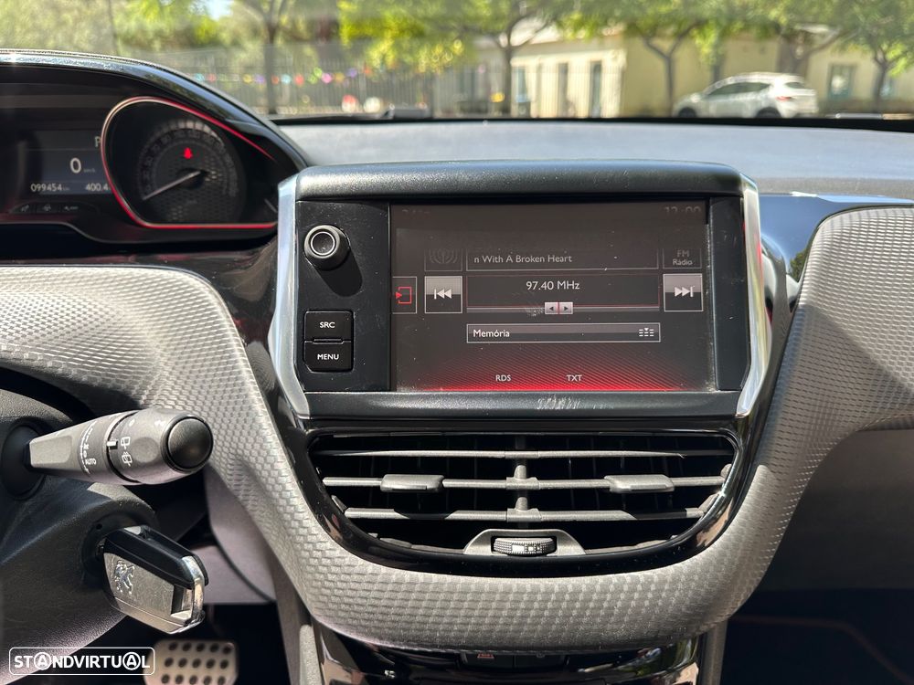 Peugeot 2008 1.2 PureTech GT Line EAT6 - 19