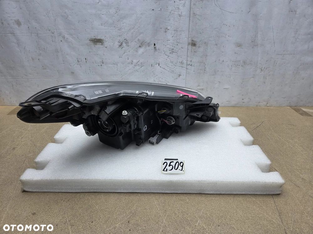 Toyota Yaris III 3 lift 17-20r lampa lewy lewa przód przednia - 5