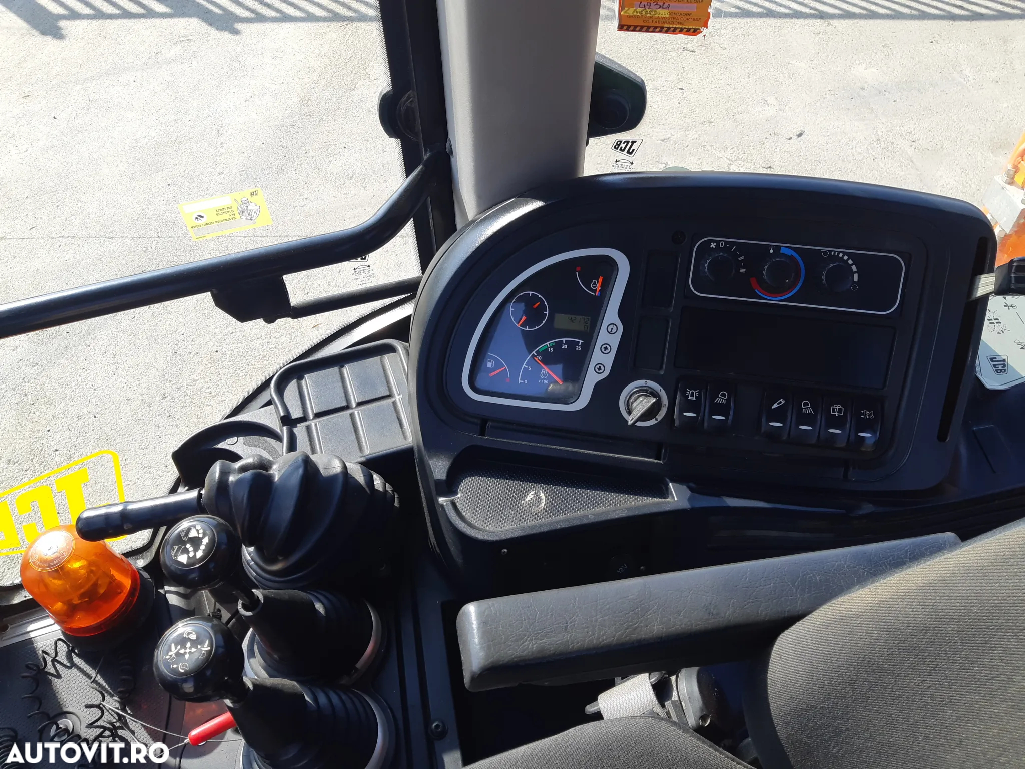 JCB 3CX - 12