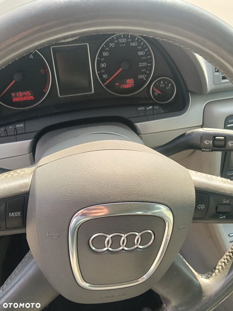 Audi A4 Limousine - 4