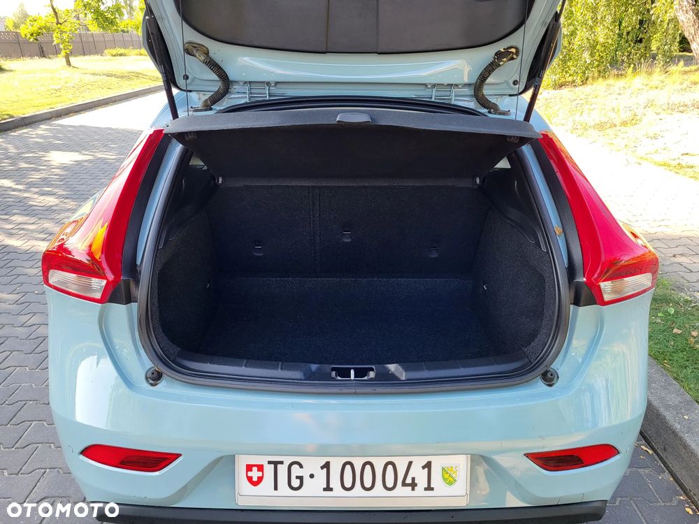 Volvo V40 T2 Momentum - 10