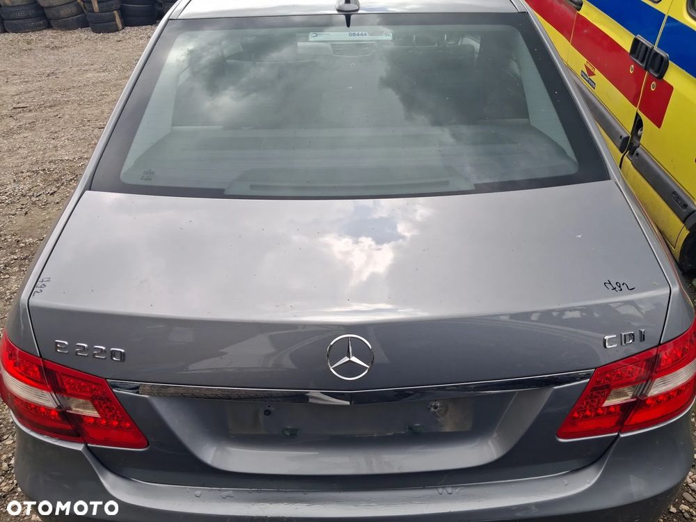 MERCEDES W212 SEDAN KLAPA BAGAŻNIKA 792 - 1