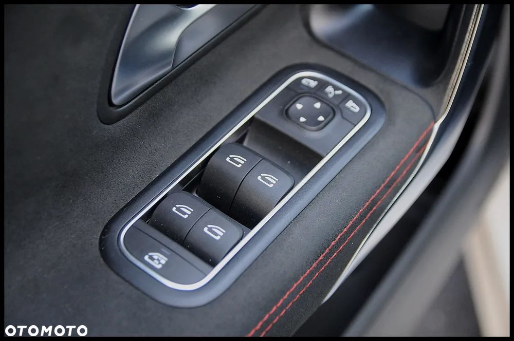 Mercedes-Benz CLA 180 AMG Line - 24