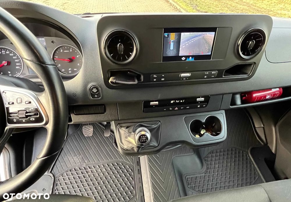 Mercedes-Benz Sprinter - 9