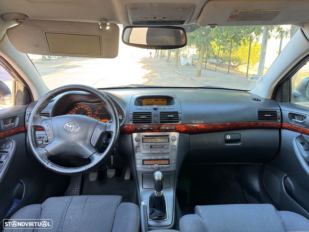 Toyota Avensis SW 2.0 D-4D - 11