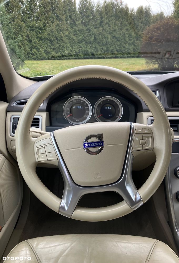 Volvo V70 D5 Momentum - 9