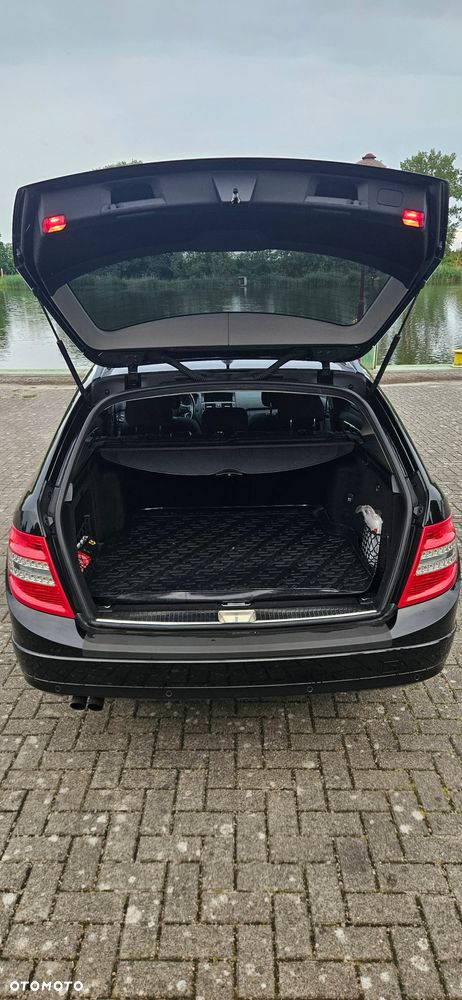 Mercedes-Benz Klasa C 180 CGI Automatik BlueEFFICIENCY - 22