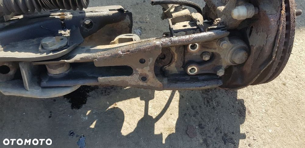 TOYOTA HIACE IV 96-06 2.5 D4D WAHACZ  LEWY PRZÓD - 1