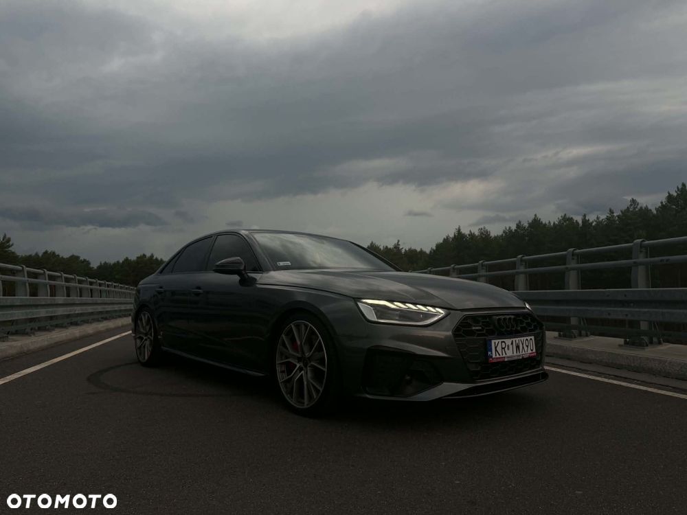 Audi A4 Limousine - 1