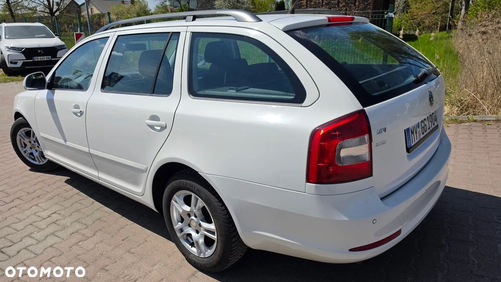 Skoda Octavia 1.6 Combi Ambiente - 4