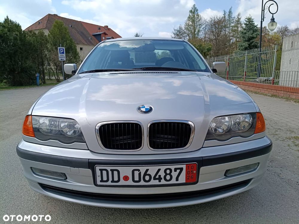 BMW Seria 3 318i - 3