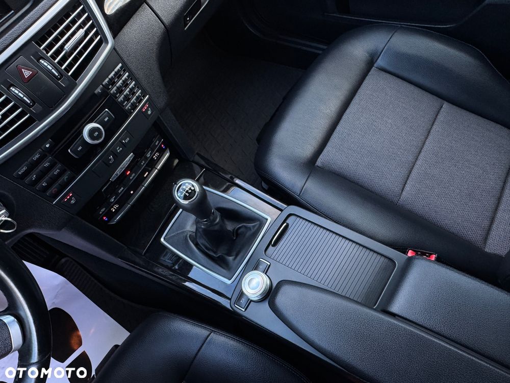 Mercedes-Benz Klasa E 200 CGI BlueEffICIENCY Avantgarde - 23