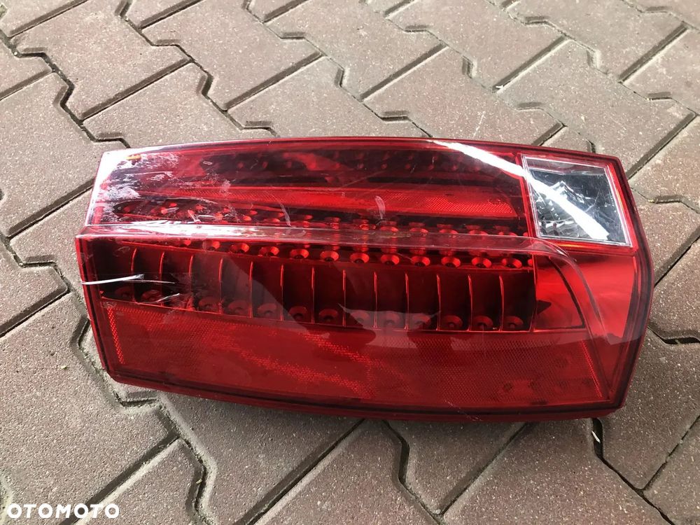 CADILLAC ESCALADE III 6,2 V8 2006-2014 LAMPA LEWA TYLNA TYŁ LED - 3