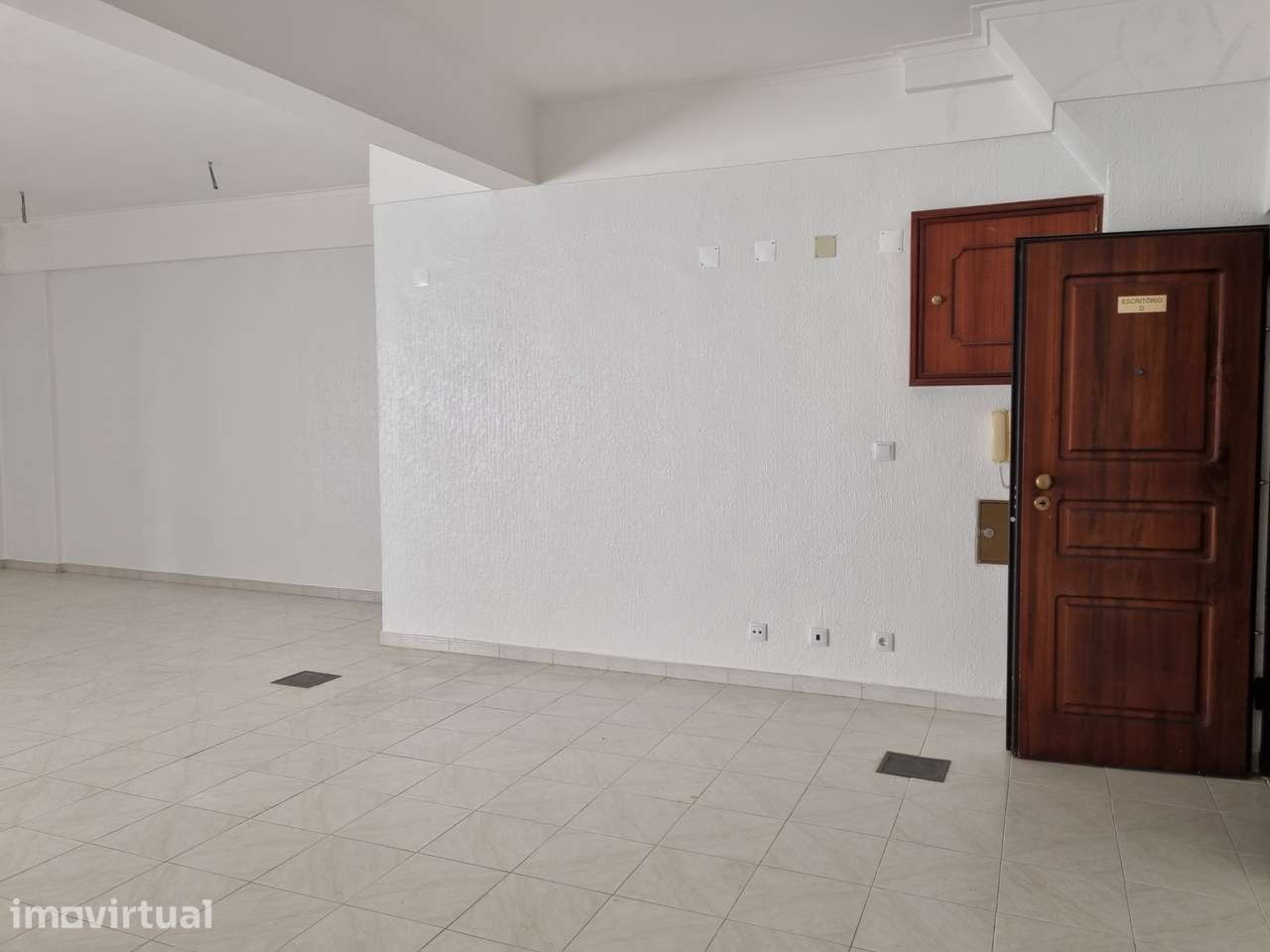 Escritório com Potencial para Loft T1/T2 junto à Estação - Grande imagem: 5/11