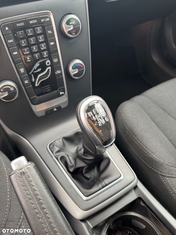 Volvo V40 D2 Momentum - 22