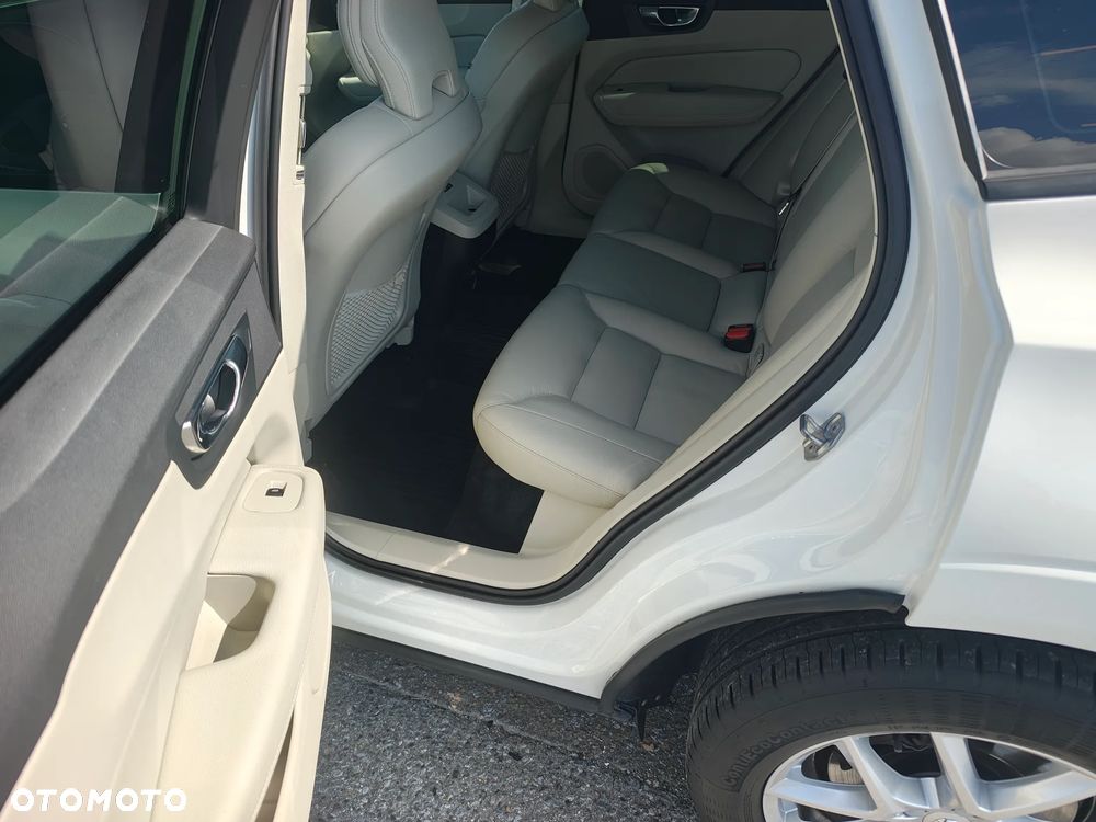 Volvo XC 60 D4 Momentum Pro - 7