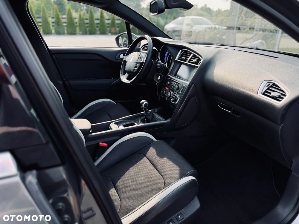 Citroën DS4 HDi 115 SoChic - 19