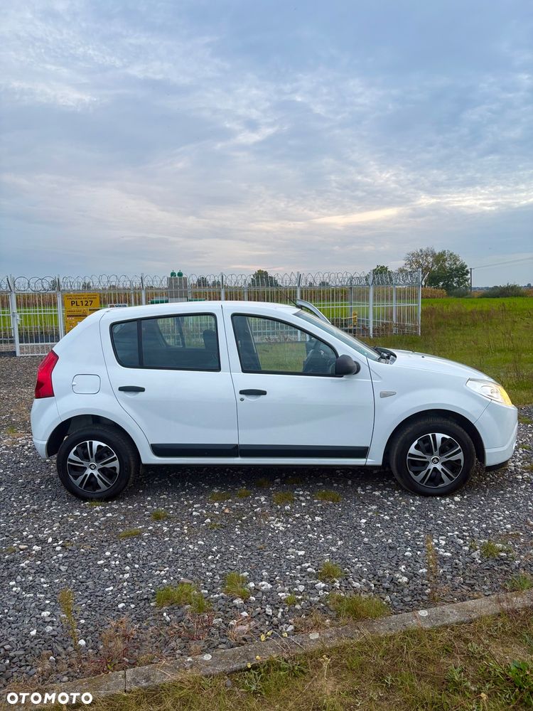 Dacia Sandero - 8