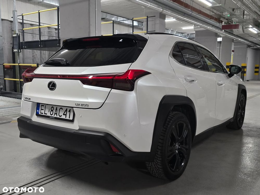 Lexus UX - 3
