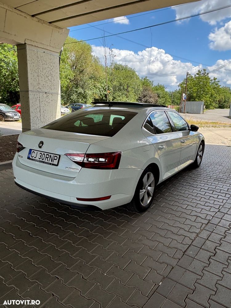 Skoda Superb 2.0 TDI DSG Sportline - 4