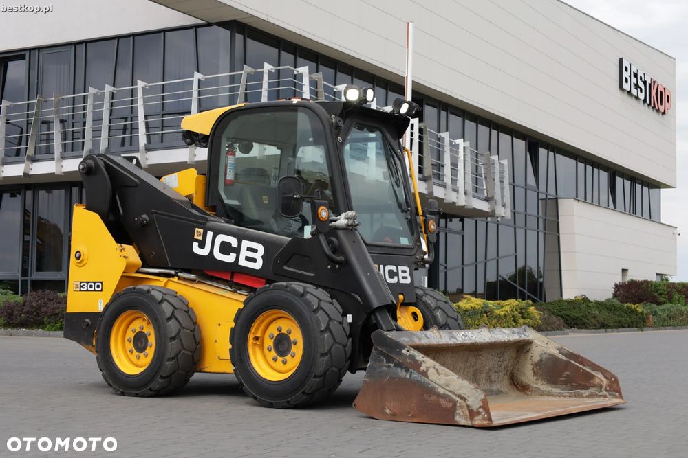 JCB 300 T4 Miniładowarka Skid steer - 2