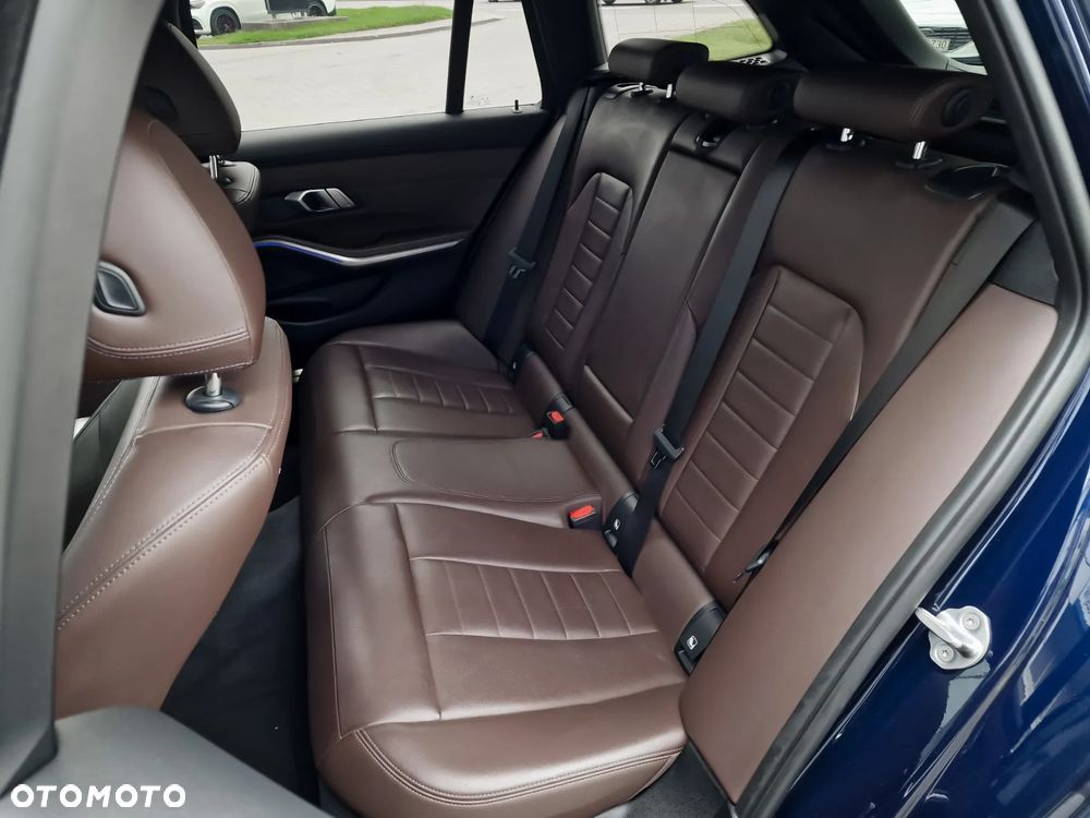 BMW Seria 3 320d xDrive mHEV - 19