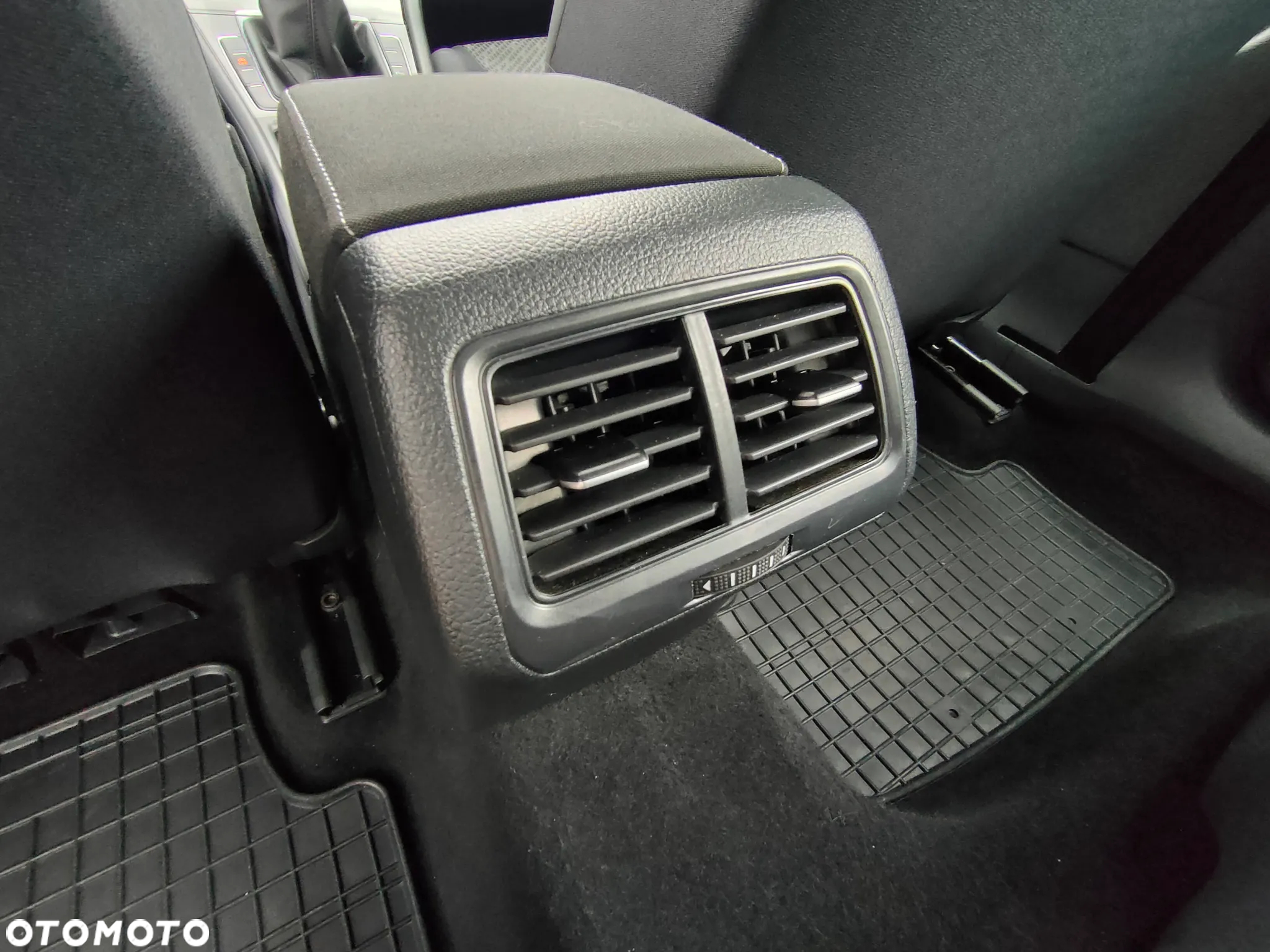 Volkswagen Golf VII 1.6 TDI BMT Trendline - 26