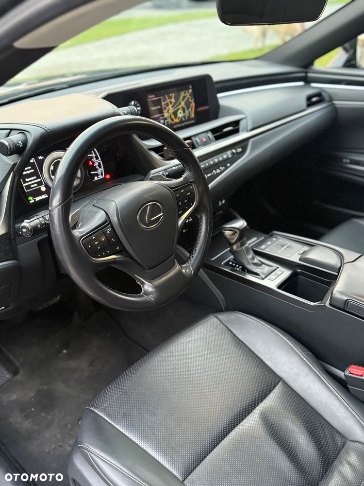Lexus ES 300h Business Edition - 8