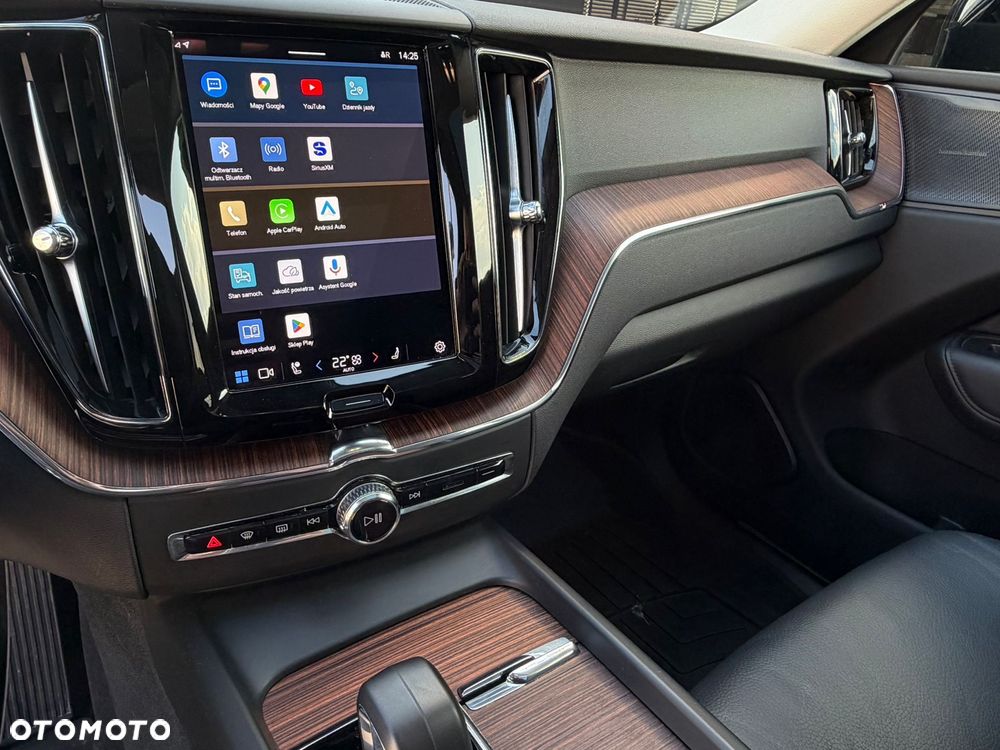 Volvo XC 60 B5 B AWD Plus Dark - 24