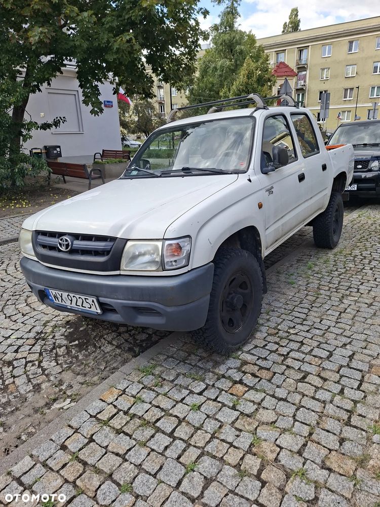 Toyota Hilux 4WD DLX - 5