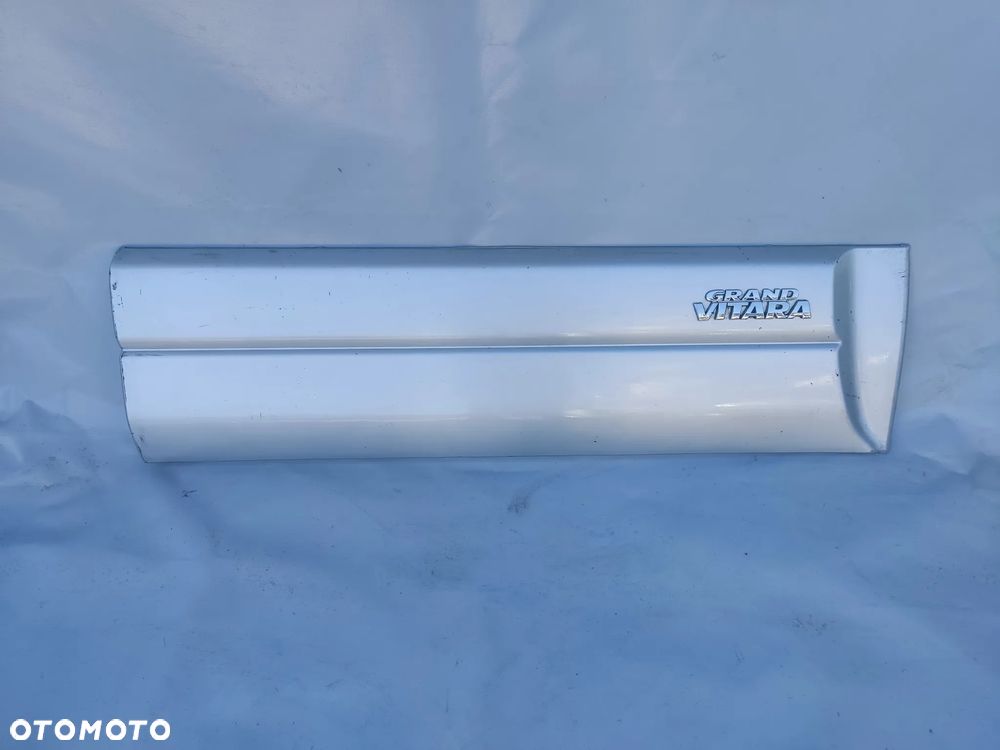 Suzuki Grand Vitara listwa drzwi prawy przód