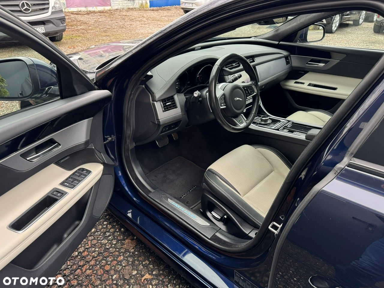 Jaguar XF 2.0 i4D AWD R-Sport - 9
