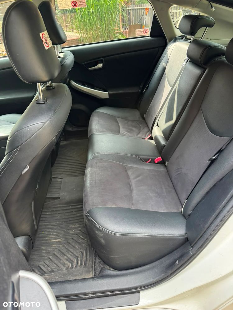 Toyota Prius 1.8 HSD Premium - 9