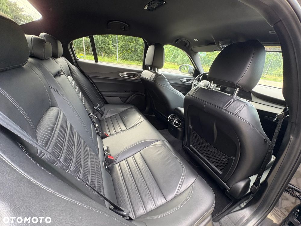 Alfa Romeo Giulia 2.2 AT8 Super - 23