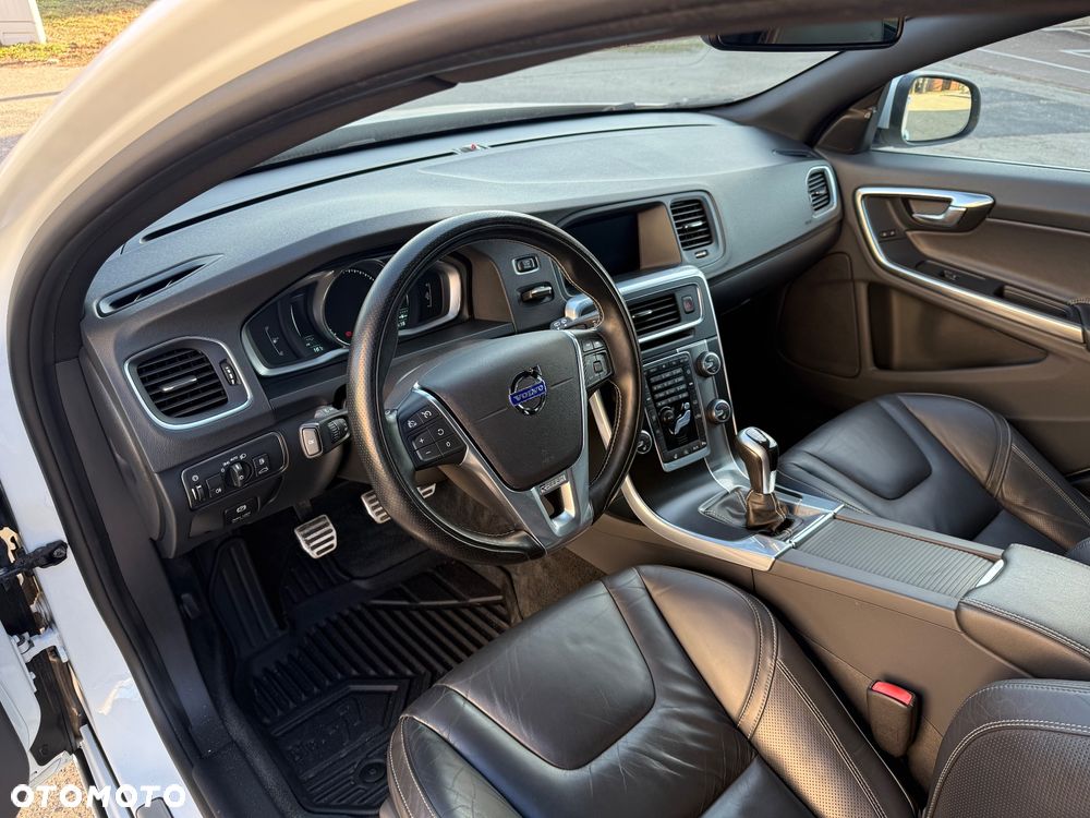 Volvo V60 D4 Drive-E R-Design Summum - 33
