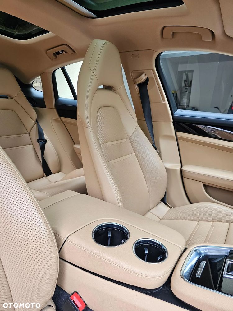 Porsche Panamera 4S - 17