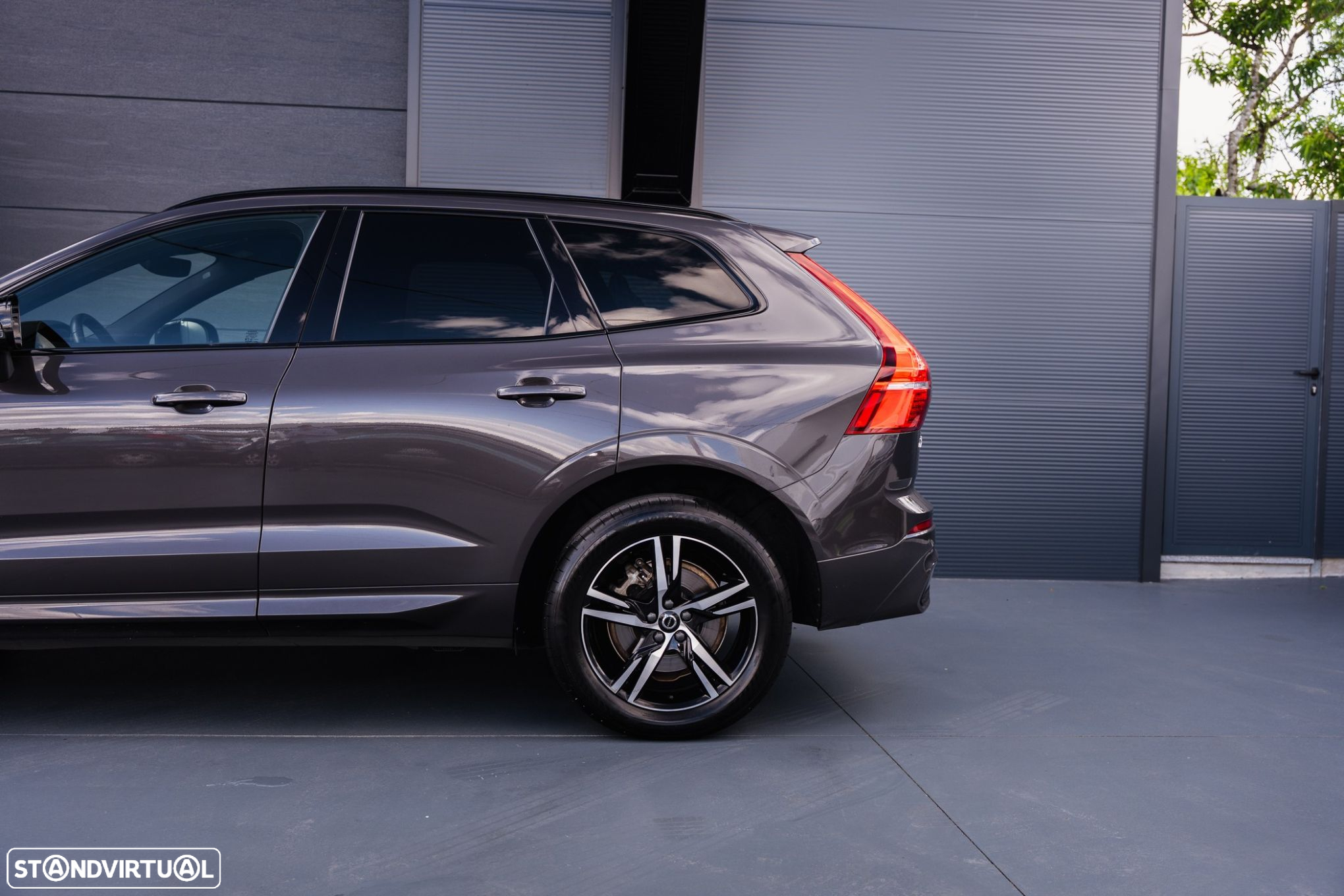 Volvo XC 60 2.0 T6 PHEV R-Design AWD - 5