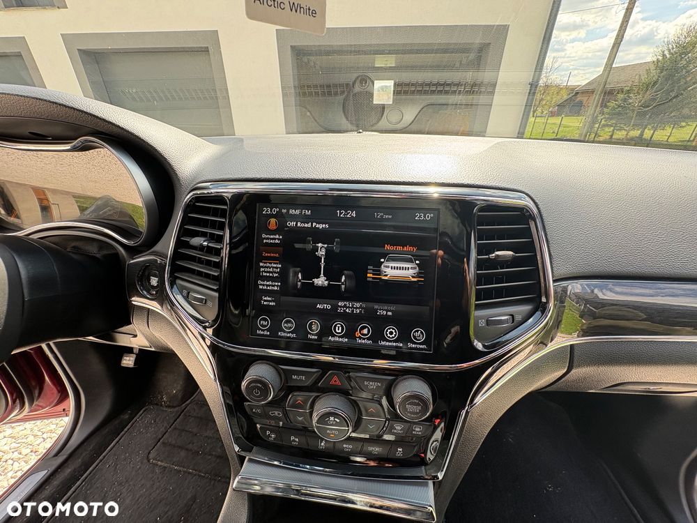 Jeep Grand Cherokee - 36