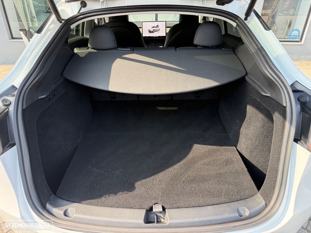 Tesla Model Y Long Range Dual Motor AWD - 26