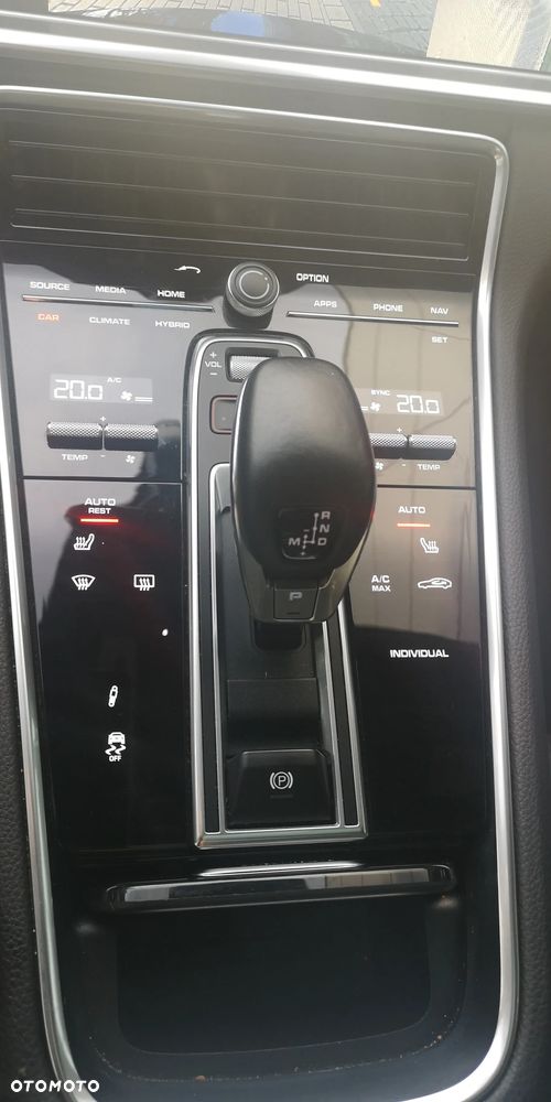 Porsche Panamera 4 E-Hybrid - 12