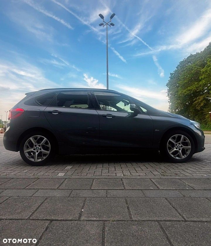 BMW Seria 2 218d - 10