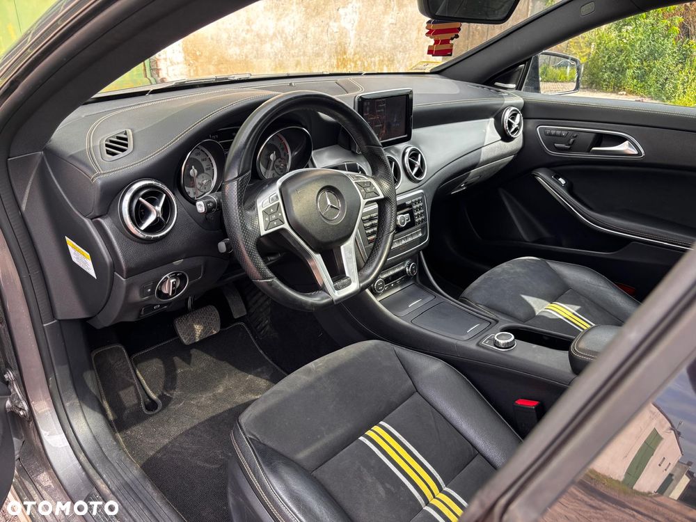 Mercedes-Benz CLA 250 7G-DCT AMG Line - 14